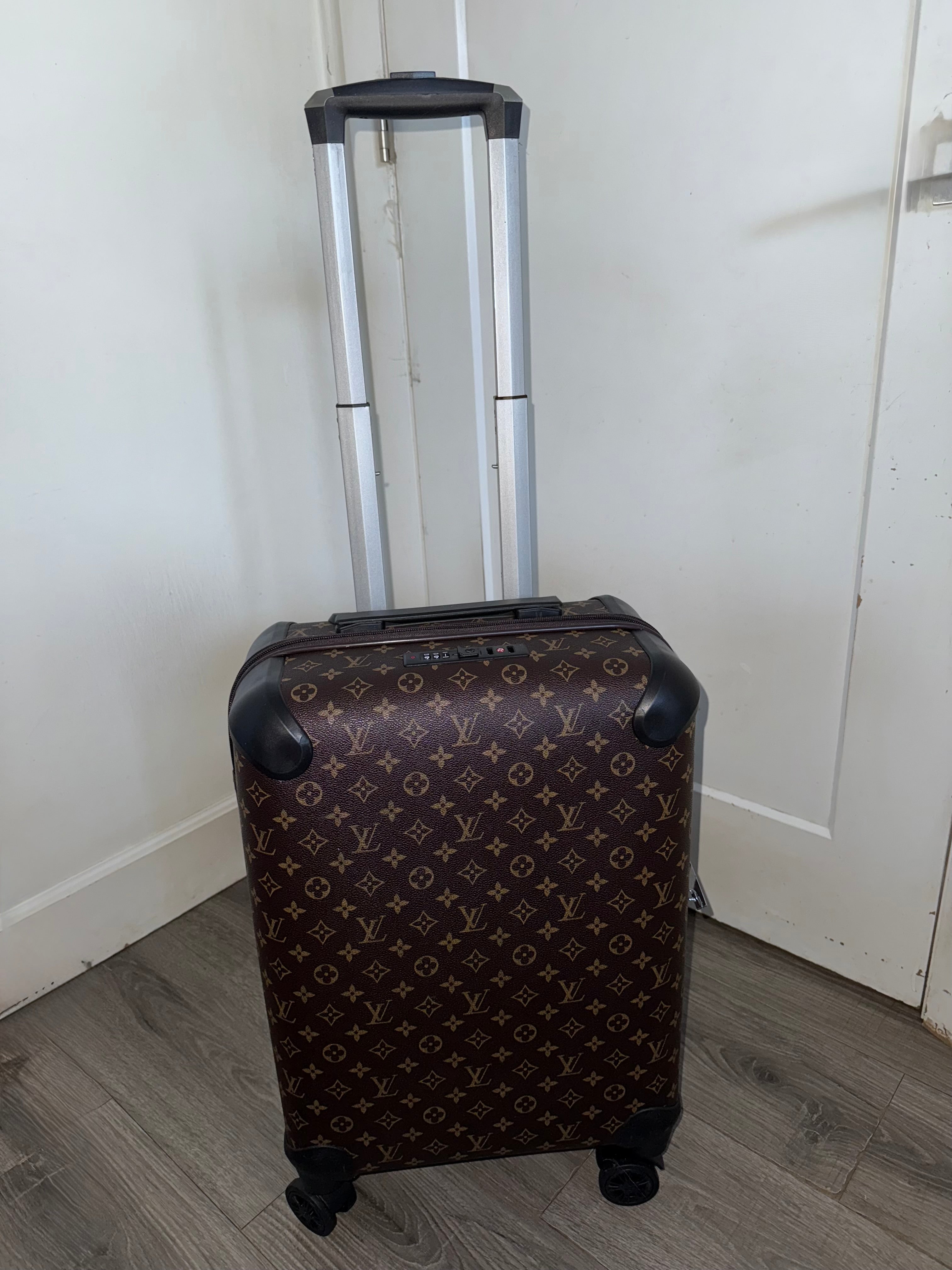 LV luggage Carryon Size