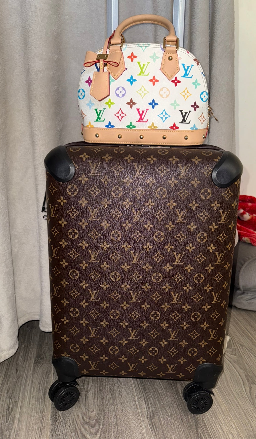 LV luggage Carryon Size
